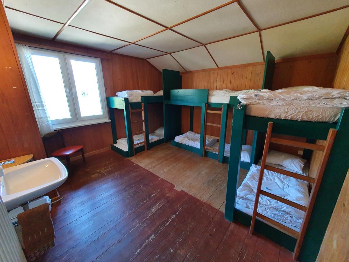 Lake Lodge Hostel *