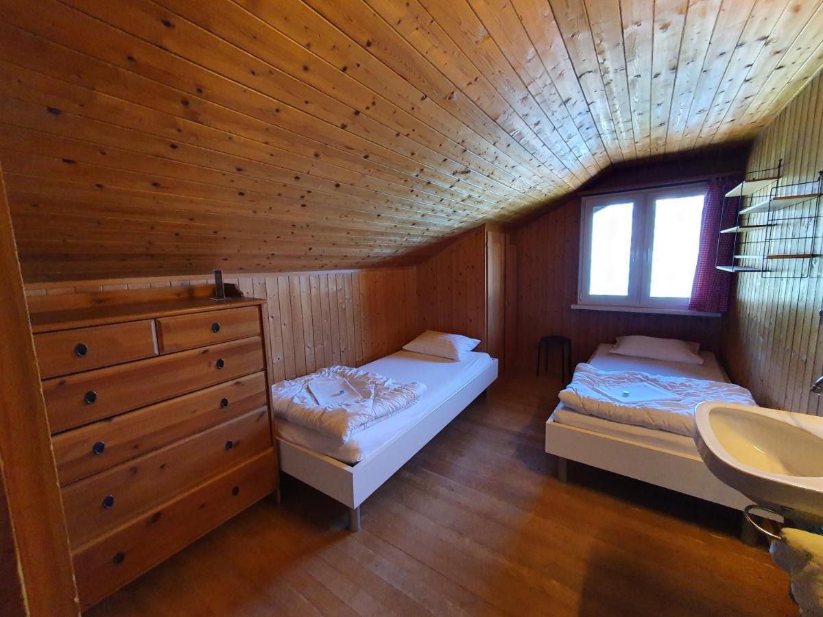 Lake Lodge Hostel छात्रावास *